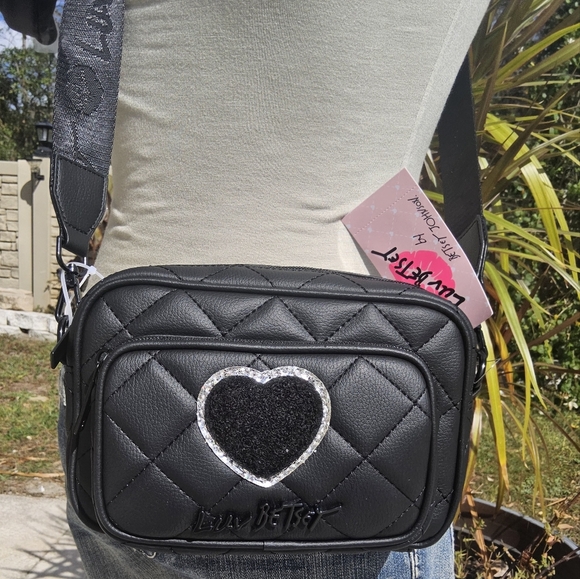 BETSEY JOHNSON BLACK n SILVER HEART DOUBLE COMPARTMENT CROSSBODY w/POUCH - Picture 2 of 8